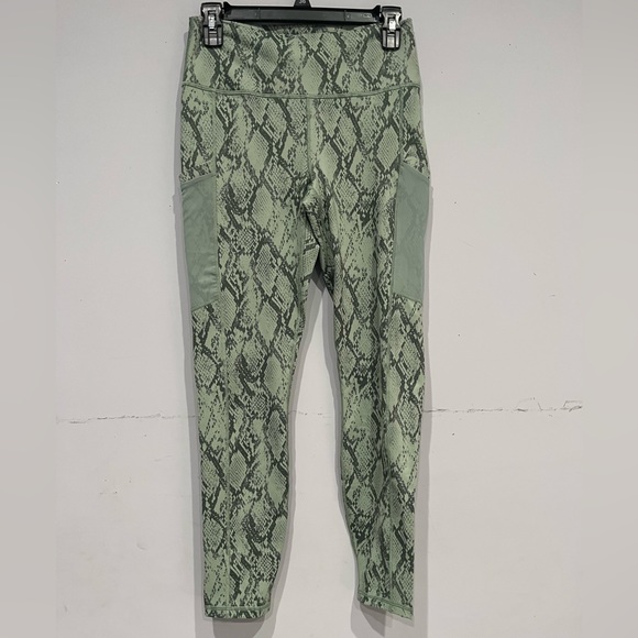 Fabletics On-The-Go PowerHold® High-Waisted Legging - Picture 5 of 9